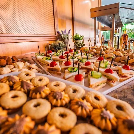 فندق Izola Paradise